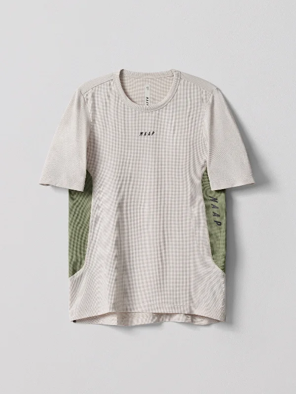 Men's Shirts with Scoop NecksWomen's Alt_Road™ Tech Tee